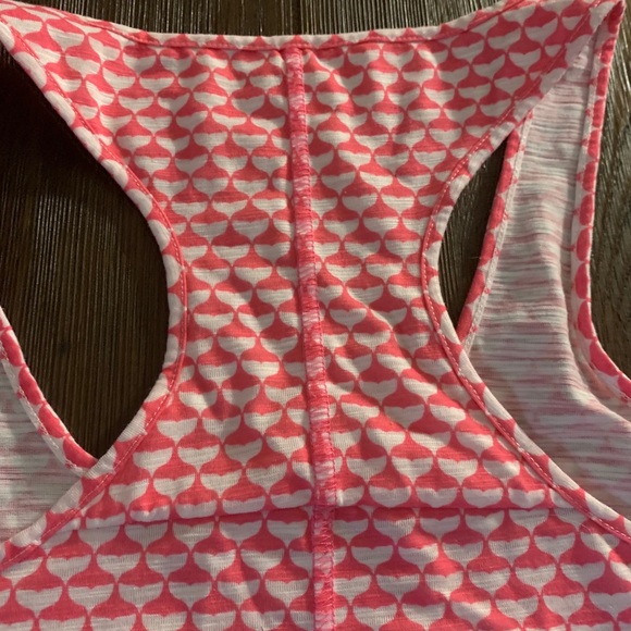 Like New Vineyard Vines Performance Whale Tank M - Picture 8 of 8